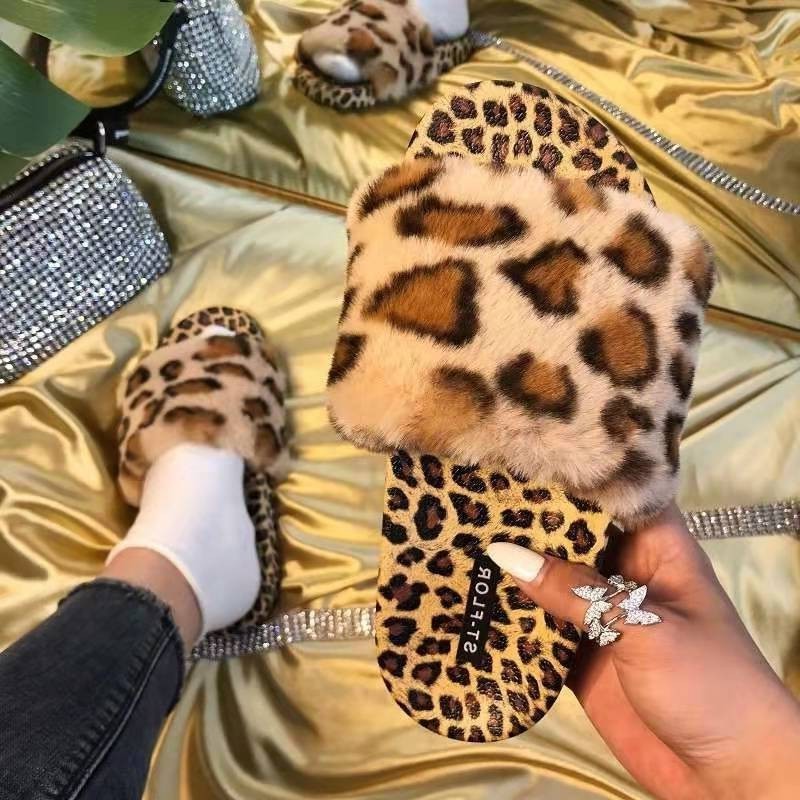 Home Fashion European And American New Style Plush Flat Sandals And Slippers For Women In Summer