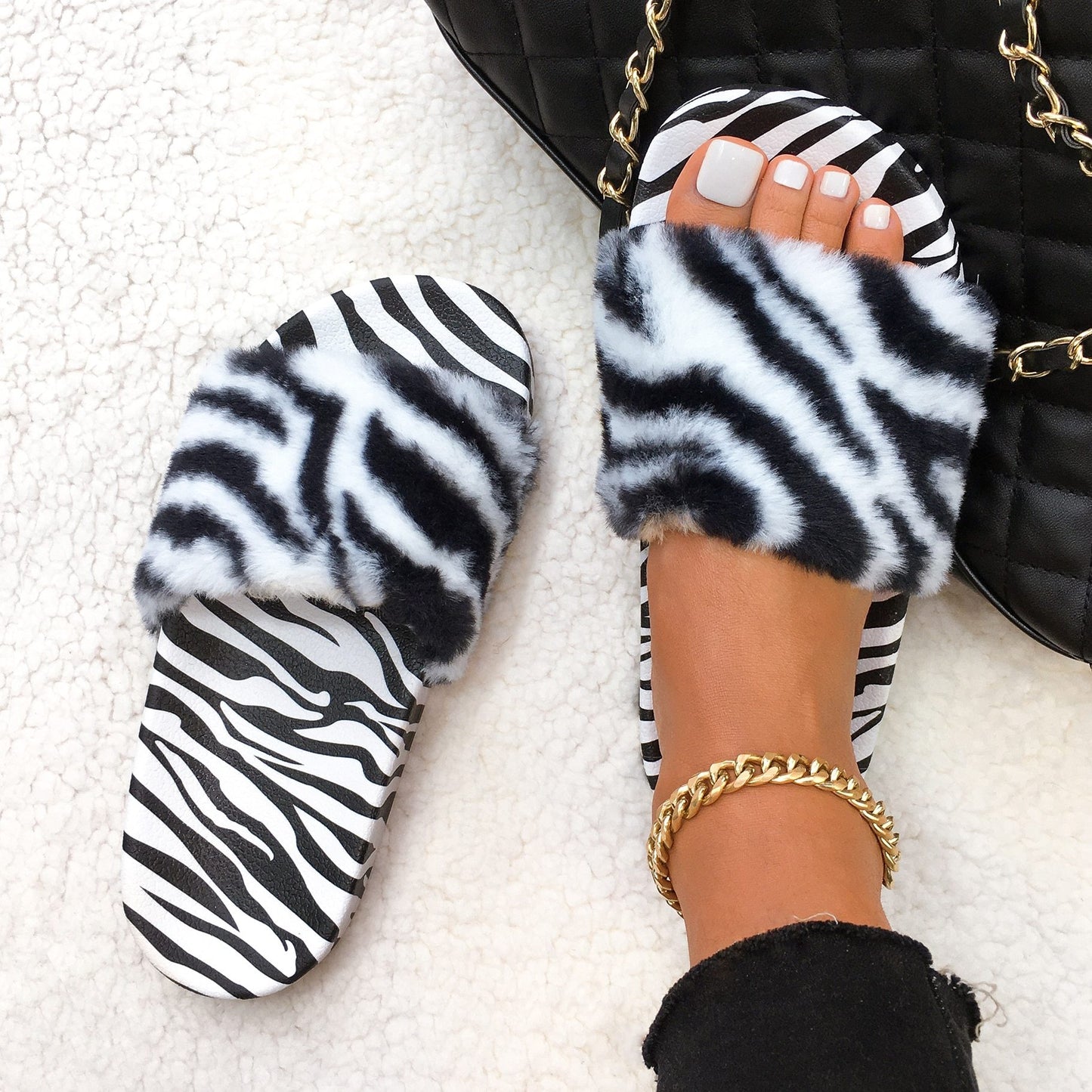 Home Fashion European And American New Style Plush Flat Sandals And Slippers For Women In Summer